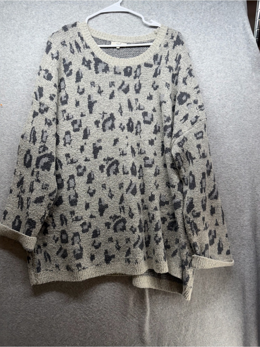 easel Gray and Cream Leopard-Print Long Sleeve Pullover